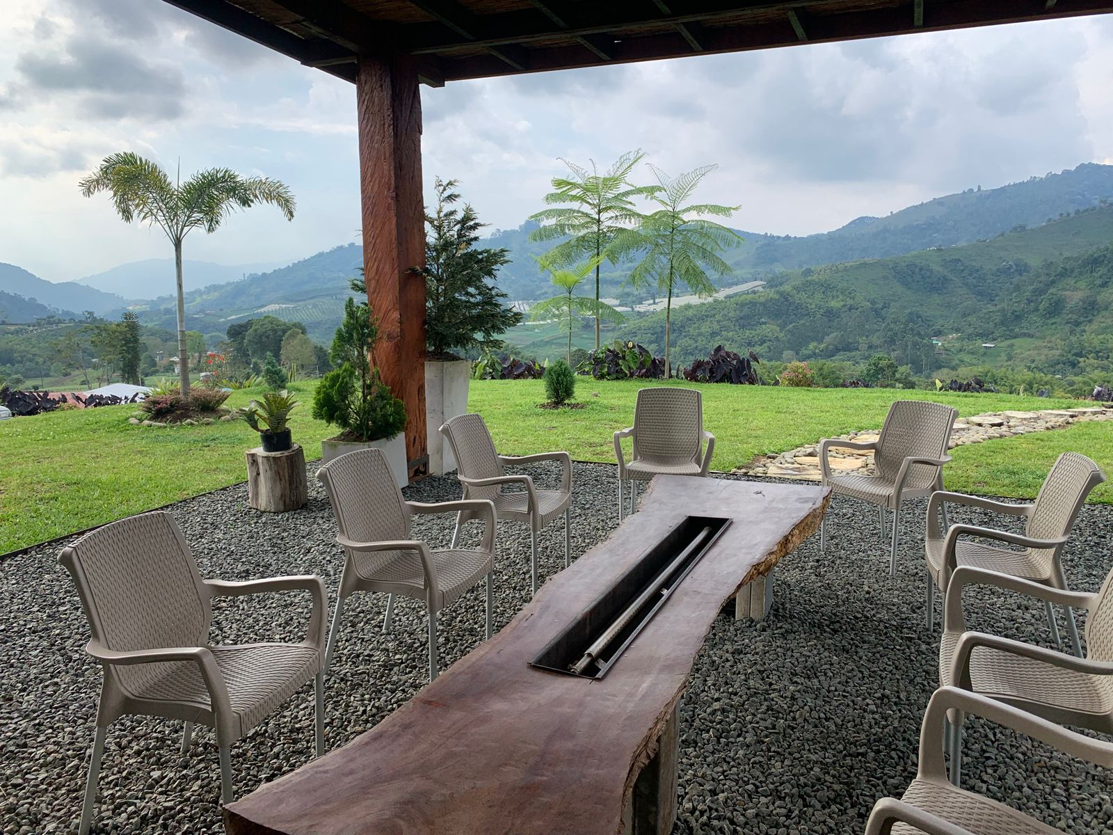 Interior de la casa con diseño de cristal