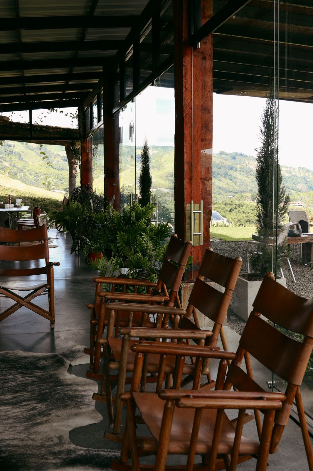 Vista nocturna de Casa Cristal iluminada